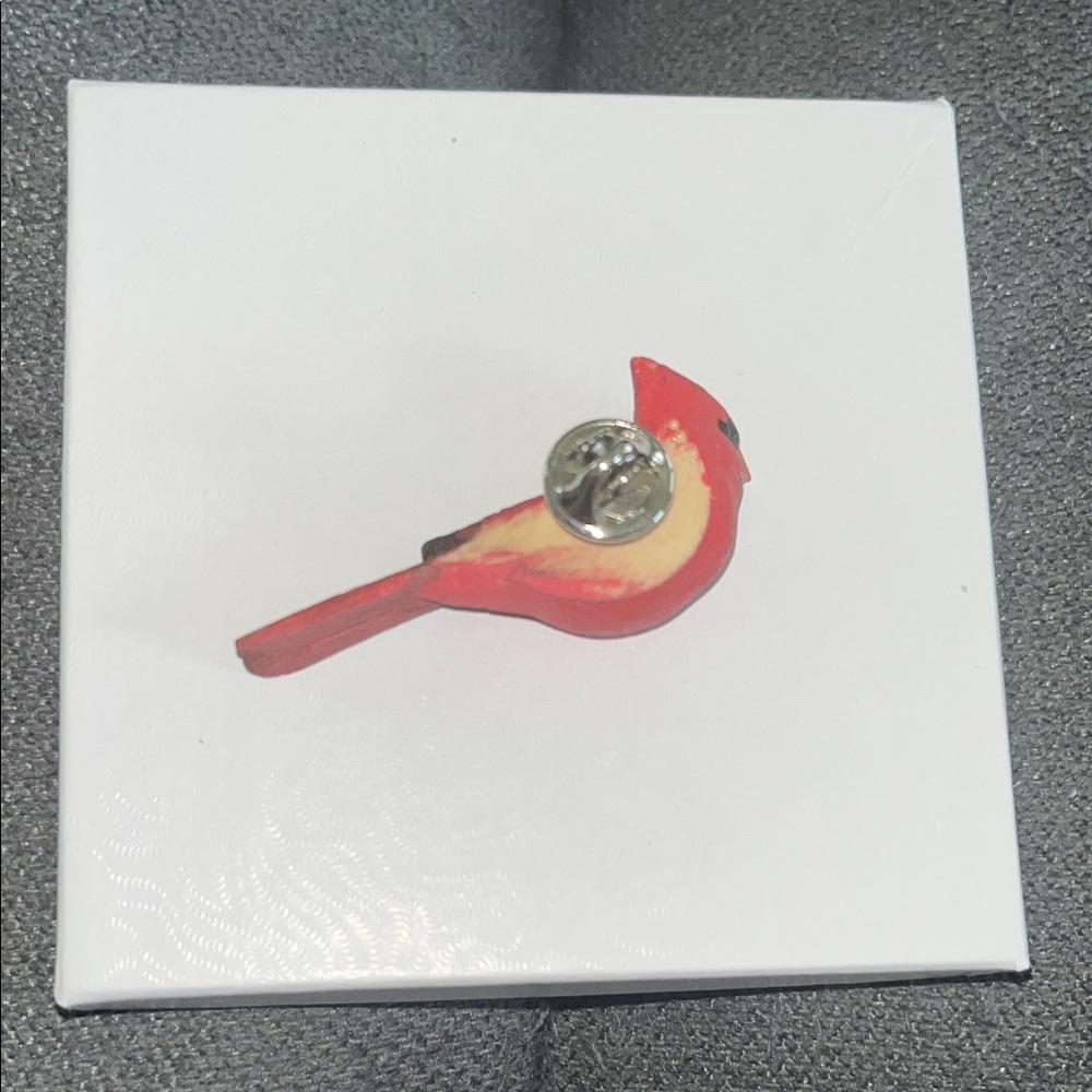 Vintage Red Cardinal Bird Pin - Decorative Enamel Lapel Pin - Picture 2 of 2